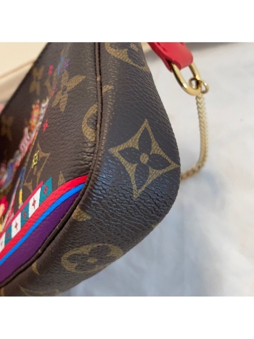 𝅺LOUIS Vuitton Christmas 2020 mini pochette access - Picture 3 of 13